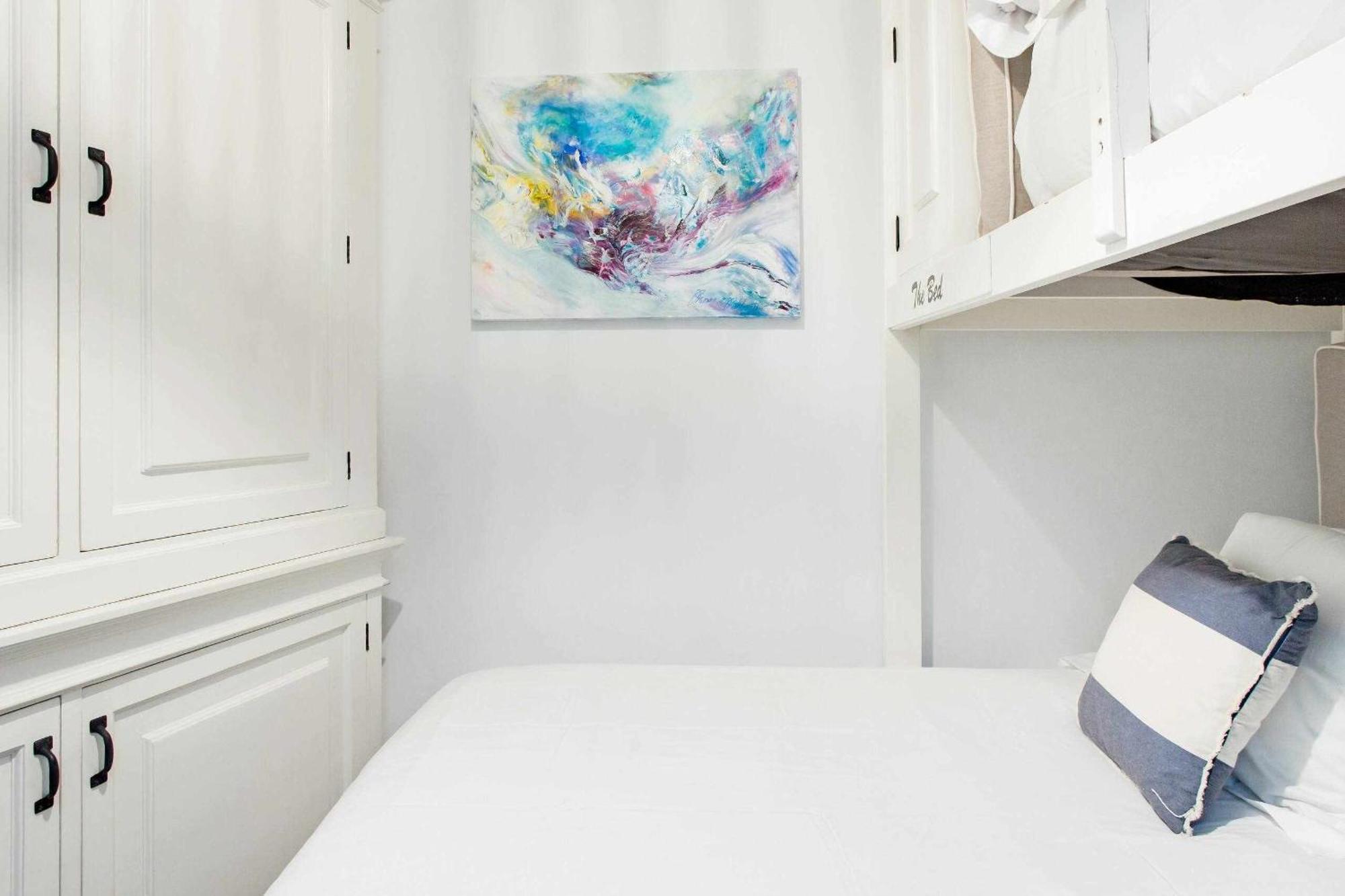 Revitalized In Historical Building Apartment Gerona