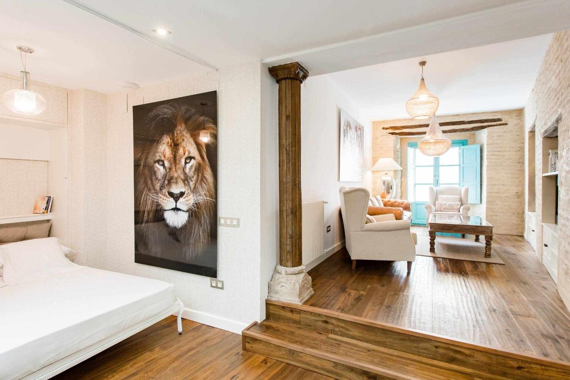 Revitalized In Historical Building Apartment Gerona